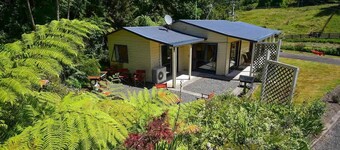 Lake Rotoiti Retreat | Walk to the Lake + Kayaks!