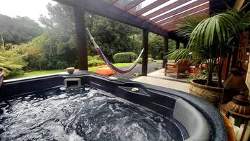 Bain à remous extérieur