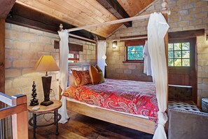 4 chambres, coffres-forts dans les chambres, bureau