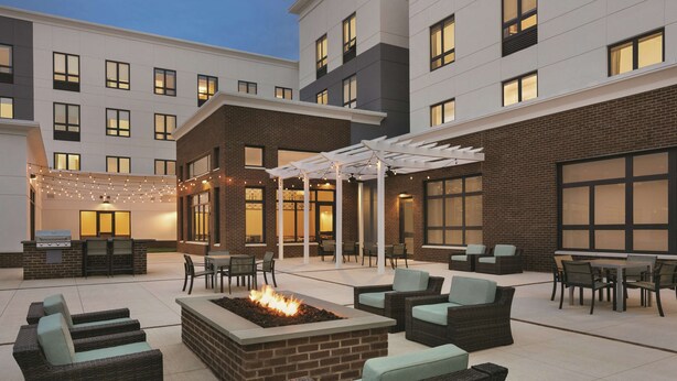 An outdoor patio area with seating, a fire pit, and a covered seating area. - Homewood Suites by Hilton Horsham Willow Grove (Horsham)