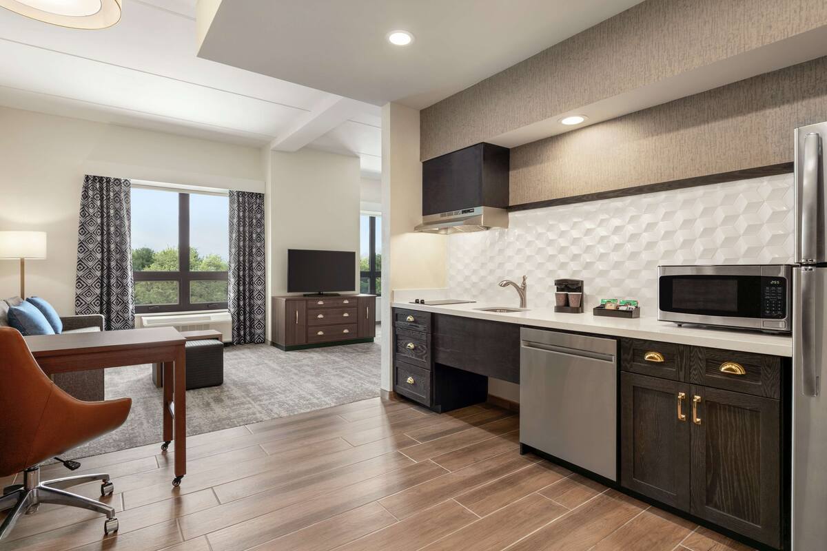 hypo-allergenic bedding, in-room safe, desk, laptop workspace