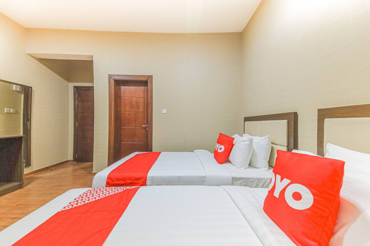 Standard Double Room (Twin) | Iron/ironing board, WiFi (free), bed sheets