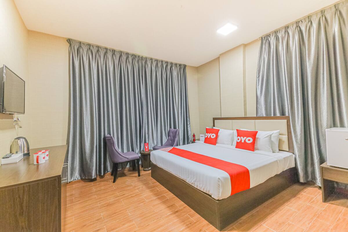 Iron/ironing board, WiFi (free), bed sheets