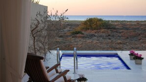 Suite junior, piscina privada | Vistas al mar