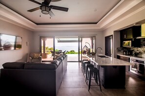 View from property - Exclusive Pool Oasis: Stunning Views! Sleeps 8, Nature's Seclusion (Puntarenas)