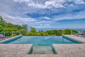 Outdoor pool - Exclusive Pool Oasis: Stunning Views! Sleeps 8, Nature's Seclusion (Puntarenas)