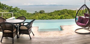 Outdoor dining - Exclusive Pool Oasis: Stunning Views! Sleeps 8, Nature's Seclusion (Puntarenas)