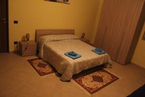 Habitación doble | Edredón, cunas gratuitas, camas extra y wifi gratis 