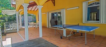 Le Diamant: Modern house directly on the beach