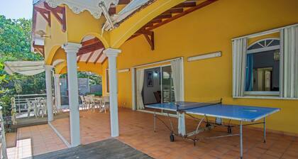 Le Diamant: Modern house directly on the beach