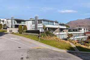 Exterior - Edgar Rise, 500m from Queenstown CBD (Queenstown Hill)