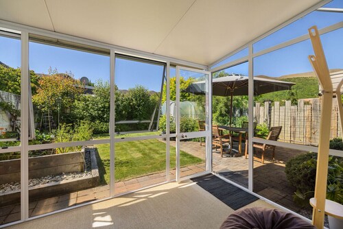 Arrowtown Great location-sunny comfy home