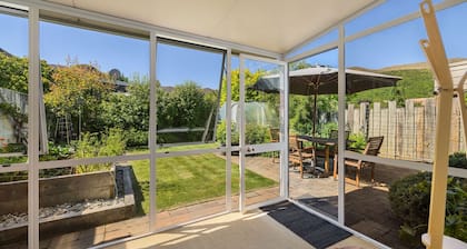 Arrowtown Great location-sunny comfy home