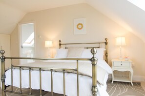 4 bedrooms, desk, iron/ironing board, free WiFi