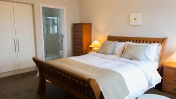 4 sovrum, skrivbord, strykjÀrn/strykbrÀda och gratis wi-fi