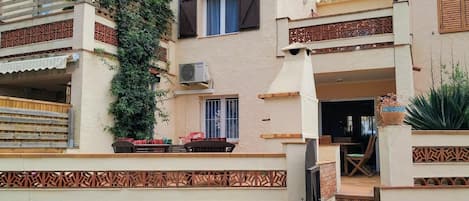 تناول الطعام بالخارج