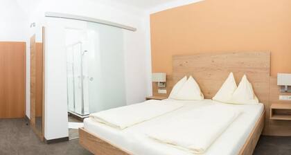 Doppelzimmer mit Zustellbett - Pension Irlingerhof