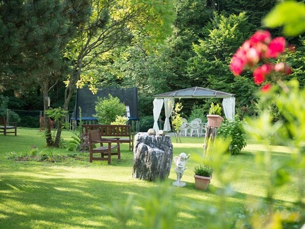 Unclassified image, 1 of 5, button