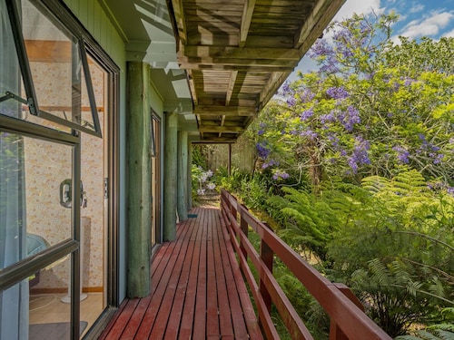 Treetop Bach - Hahei Bach