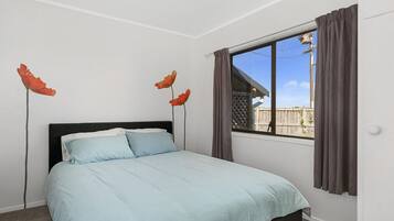 3 habitaciones, tabla de planchar con plancha, wifi y ropa de cama