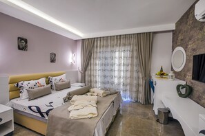 Premium bedding, soundproofing, iron/ironing board, free WiFi - Jackey Boutique Hotel (Kas)
