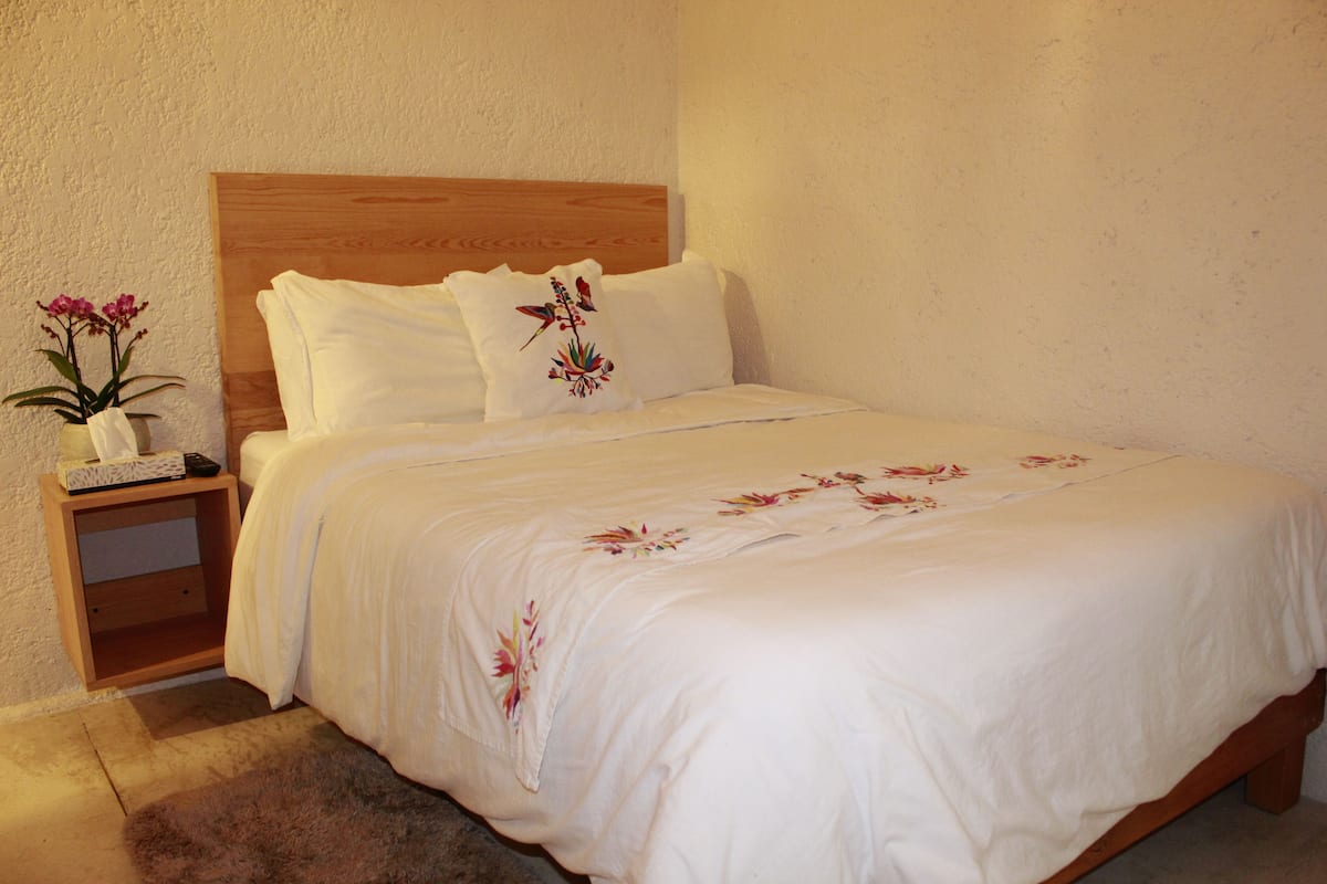 double room, 1 double bed | individually decorated, individually furnished, desk, blackout curtains