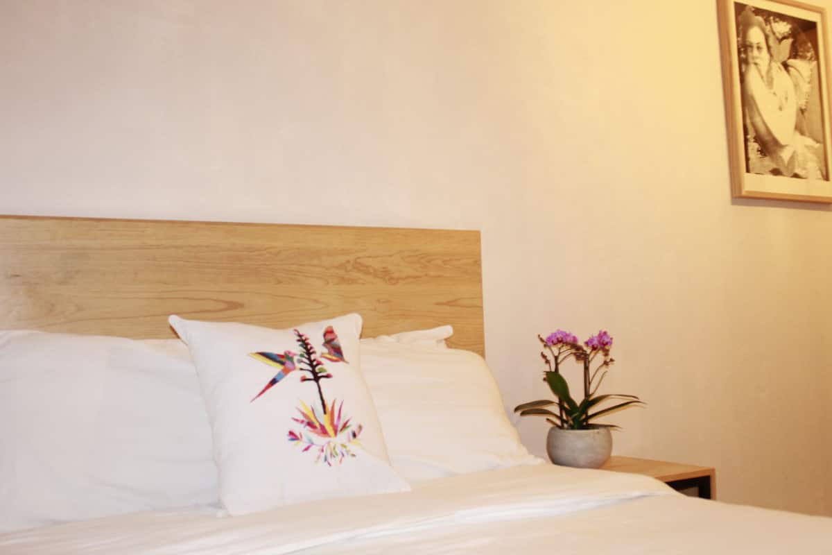 double room, 1 double bed | individually decorated, individually furnished, desk, blackout curtains