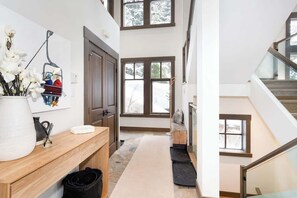 Interior - Cozy townhouse w/ ski access & hot tub (Whistler)