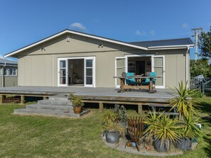 Exterior - Harper Haven - Waimarama Holiday Home (Waimarama)