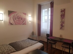 Apartment | Living area | Flat-screen TV, Netflix - Amazing Flat near Center (Vienna)