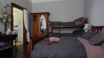 2 bedrooms, iron/ironing board, free WiFi, bed sheets