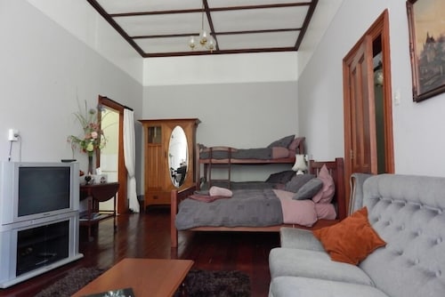 Schöne alte Villa Wohnung in charmanter Umgebung.