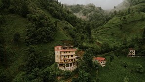 Vista frontal de la propiedad