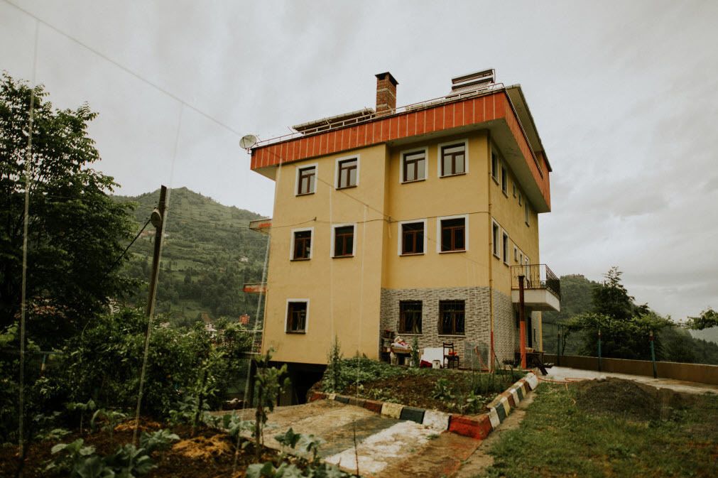 Vista frontal de la propiedad