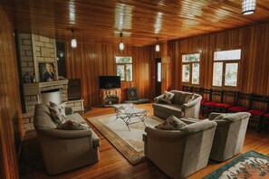 Lobby sitting area - Deniz Apart (Camlihemsin)