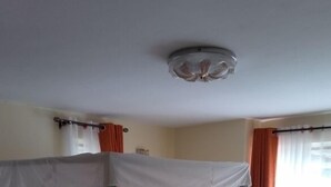 套房 | 書桌、筆電工作空間、遮光布/窗簾、熨斗/熨衣板