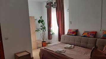 Comfort Apartment | Blackout drapes, iron/ironing board, free WiFi