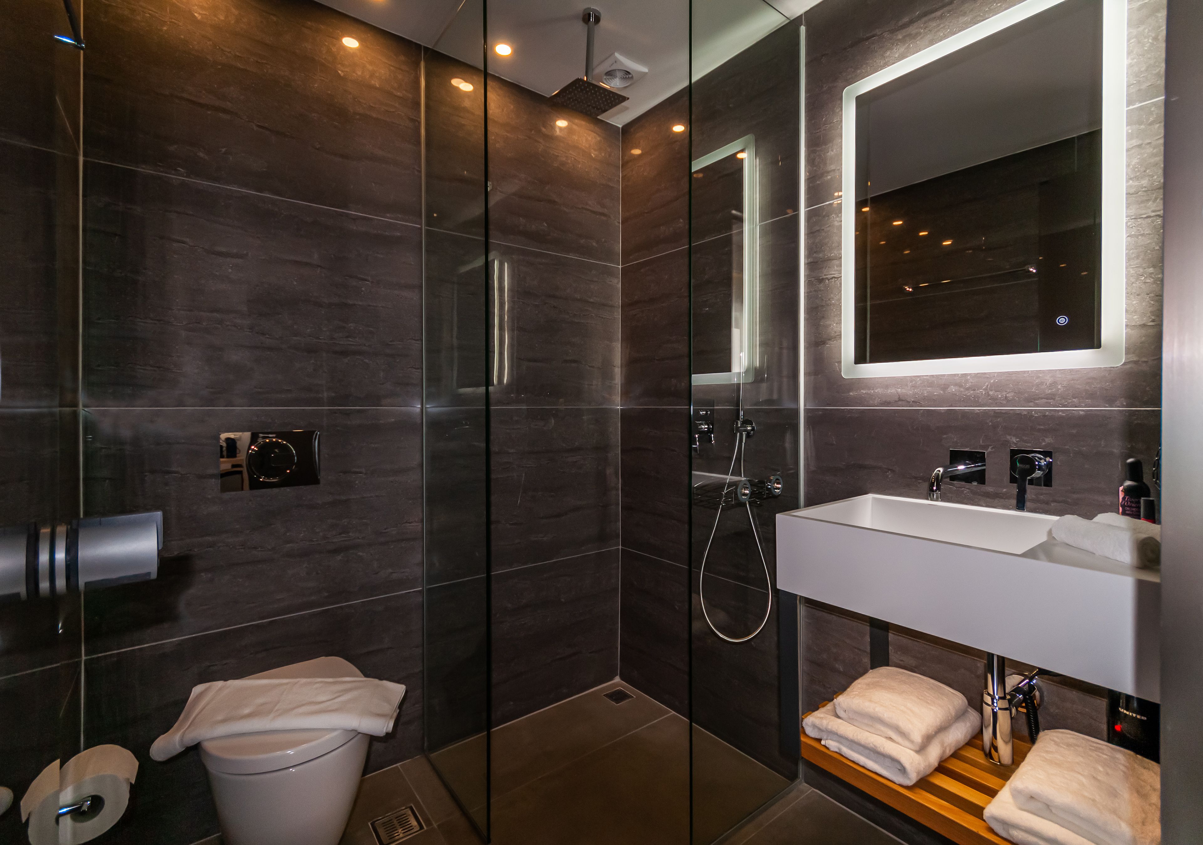 junior suite, pool view | bathroom | shower, free toiletries, hair dryer, bathrobes