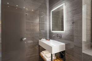 Superior Double Room, Garden View | Bathroom shower - Epavli Boutique Hotel (Chania)