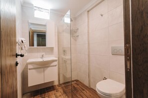 Shower, free toiletries, hair dryer, slippers - Iskalita Otel (Maçka)