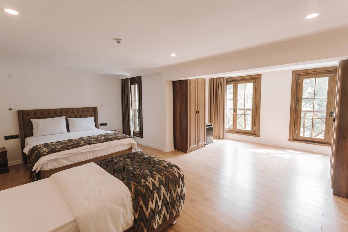 Suite, Valley View | Minibar, soundproofing, WiFi (free), bed sheets