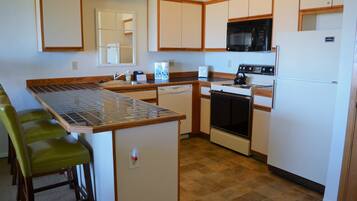 Fridge, oven, dishwasher, coffee/tea maker
