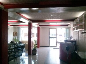 ฝ่ายต้อนรับ