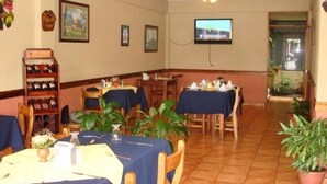 Free daily local cuisine breakfast - Hotel Guadalupe (Tilaran)