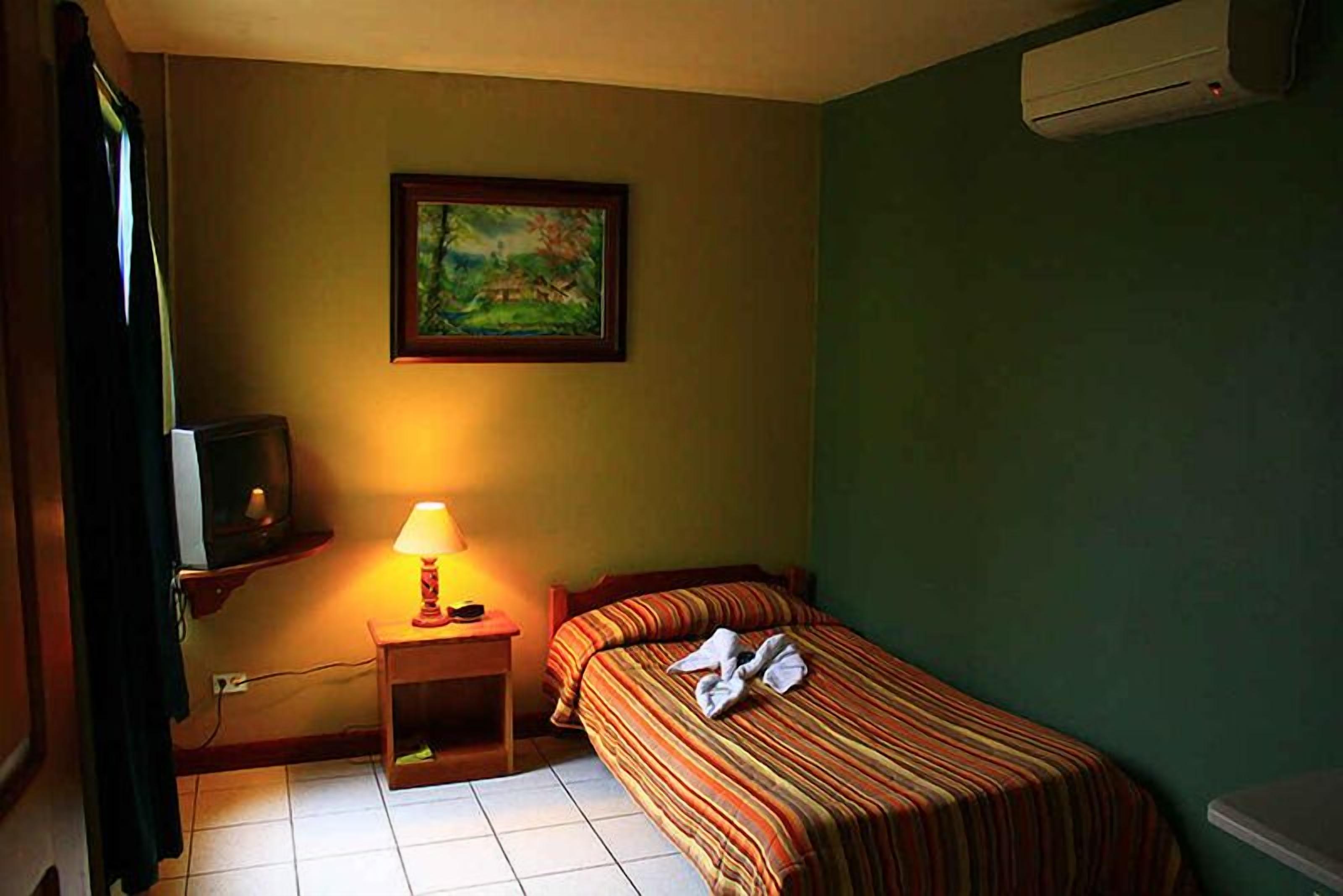 basic single room, 1 single bed | free wifi, bed sheets