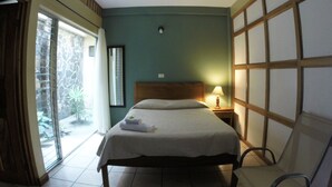 Standard Quadruple Room | WiFi (free), bed sheets - Hotel Guadalupe (Tilaran)