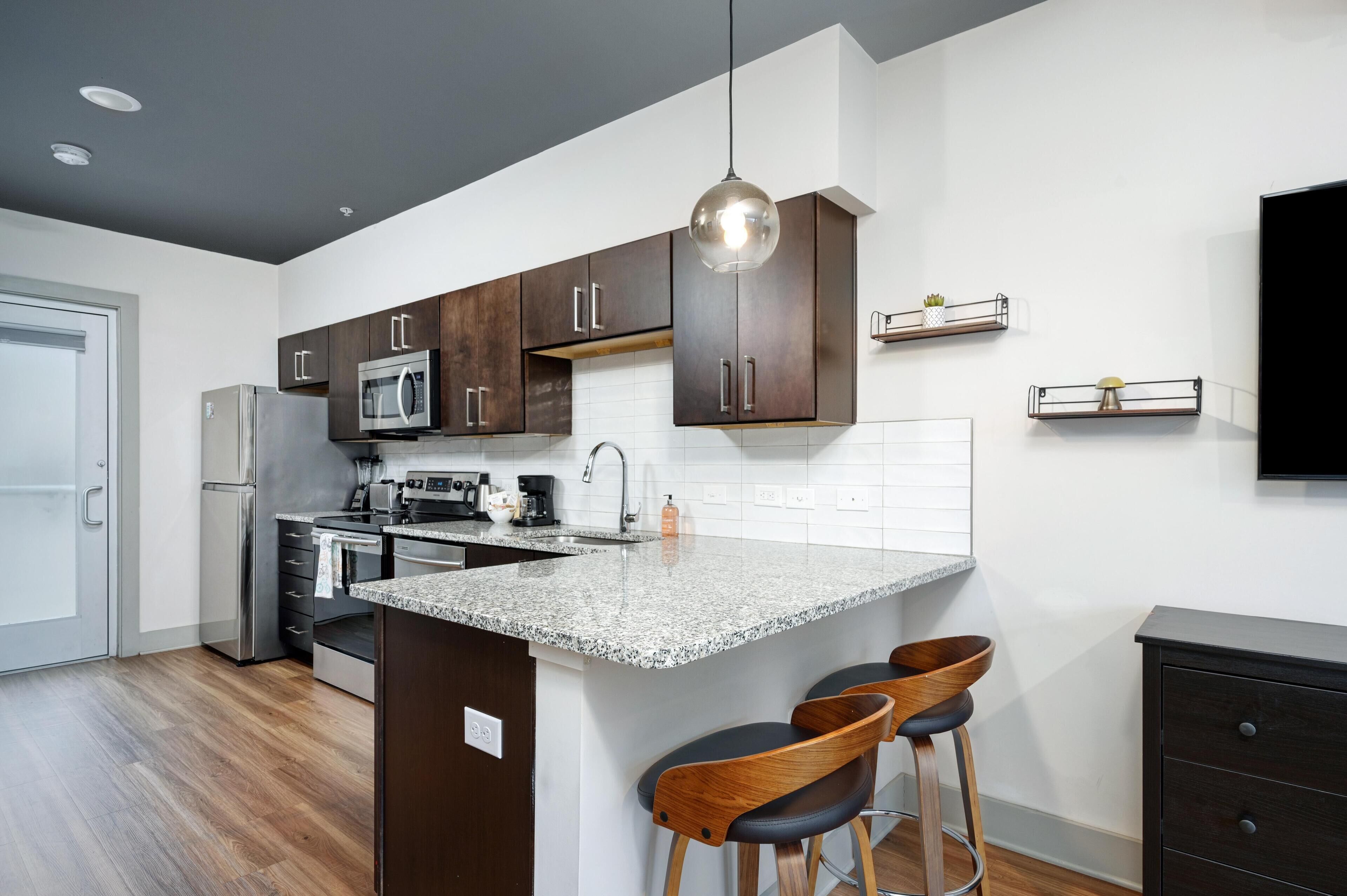 Frigorifero, microonde, forno, piano cottura