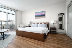 Tabla de planchar con plancha, wifi y ropa de cama 