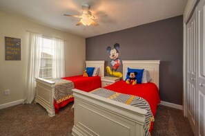 4 室のベッドルーム、アイロン / アイロン台、旅行用ベビーベッド、WiFi