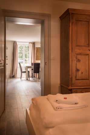1 chambre, fer et planche à repasser, draps fournis